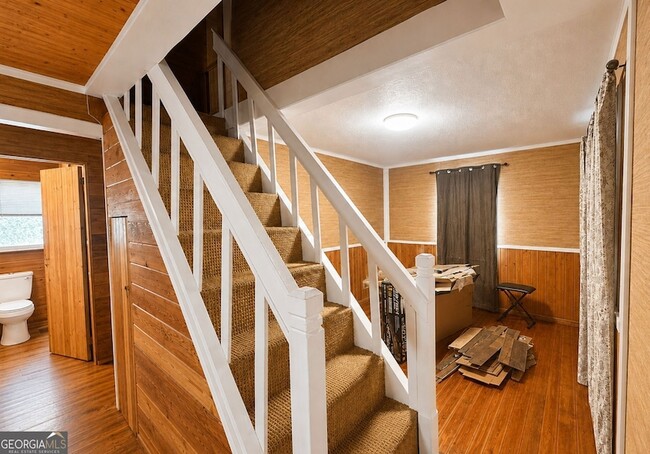 Building Photo - 6285 Pond St