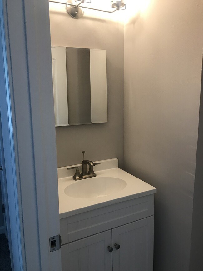 Building Photo - Pet Friendly, Renovated Home in Fox School...