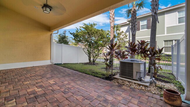 Building Photo - 94 Palm Ln