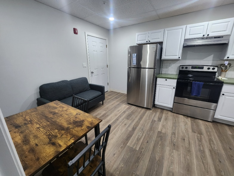 Building Photo - 151 S Main St