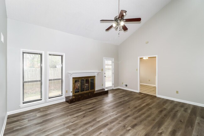 Building Photo - 1350 Brookside Dr