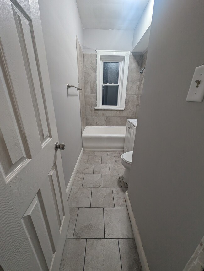 Building Photo - 1020 W 68th St