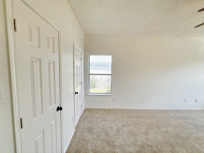 Building Photo - 6717 Smallwood Dr