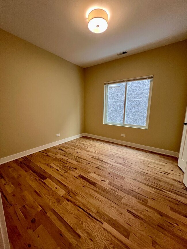 Building Photo - 4231 S Champlain Ave