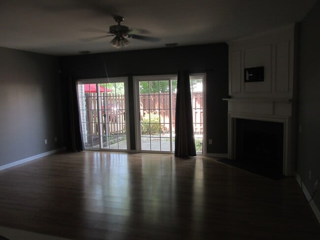 Building Photo - 3221 Mannington Dr