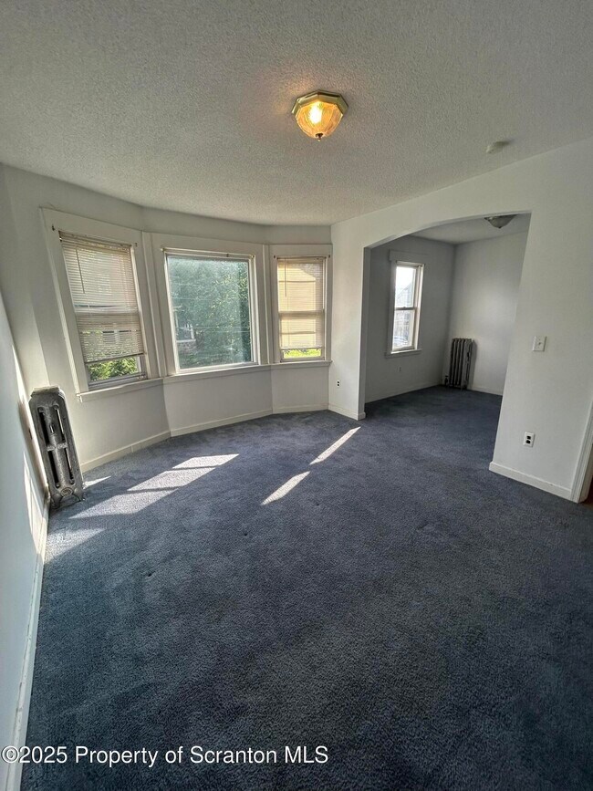 Building Photo - 1180 W Elm St