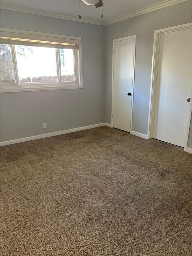 Building Photo - 3002 Manhattan Ave