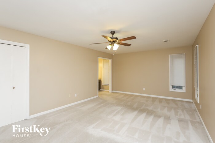 Building Photo - 240 Hollyberry Ln