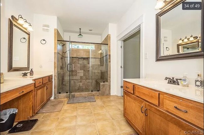 main bath, 2 vanities - 8445 Colemanden Dr