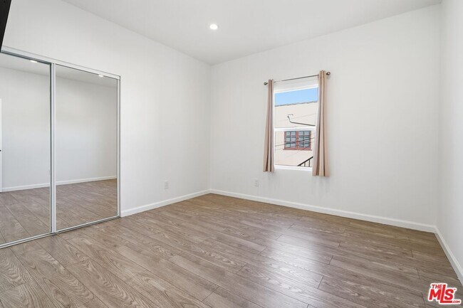 Building Photo - 455 Rexford Dr