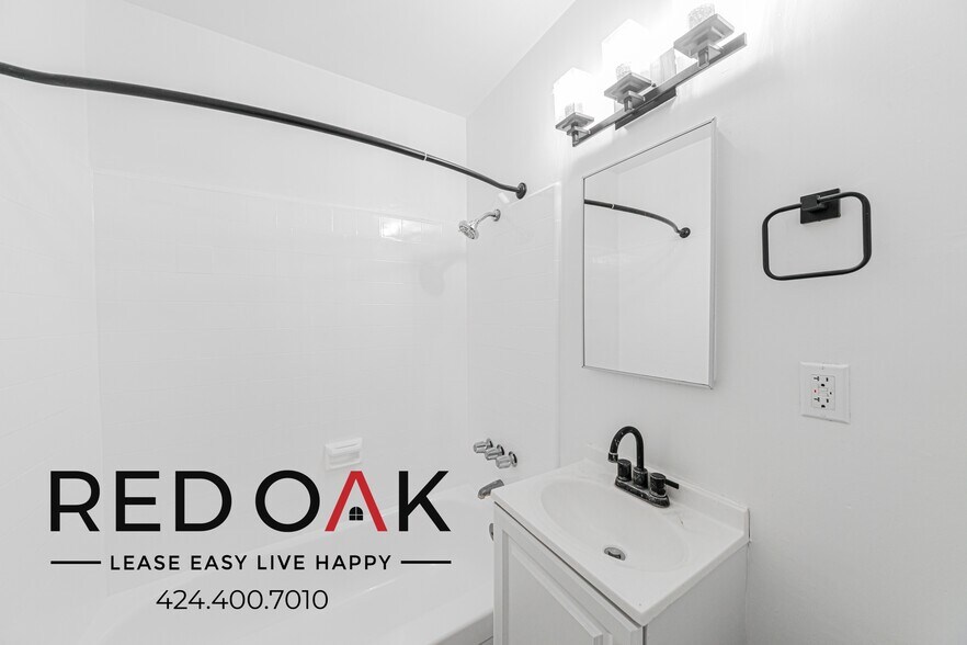 Building Photo - 252 W Elm Ave