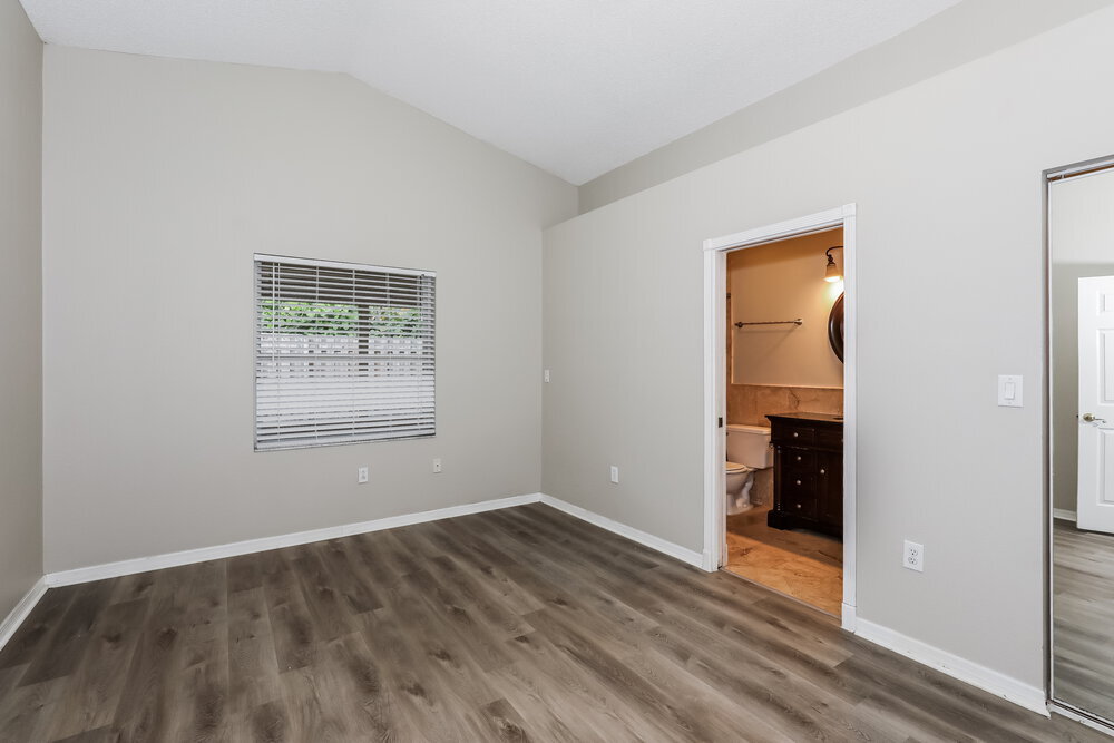 Building Photo - 428 Lakeside Cir