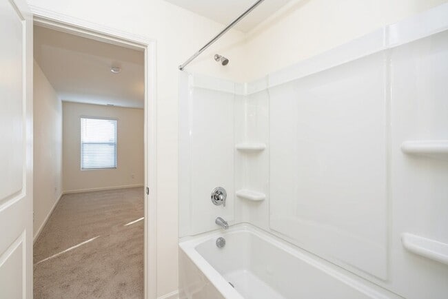 Building Photo - 121 Gaelic Dr