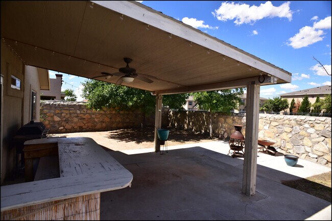 Building Photo - 14325 Island Point Dr