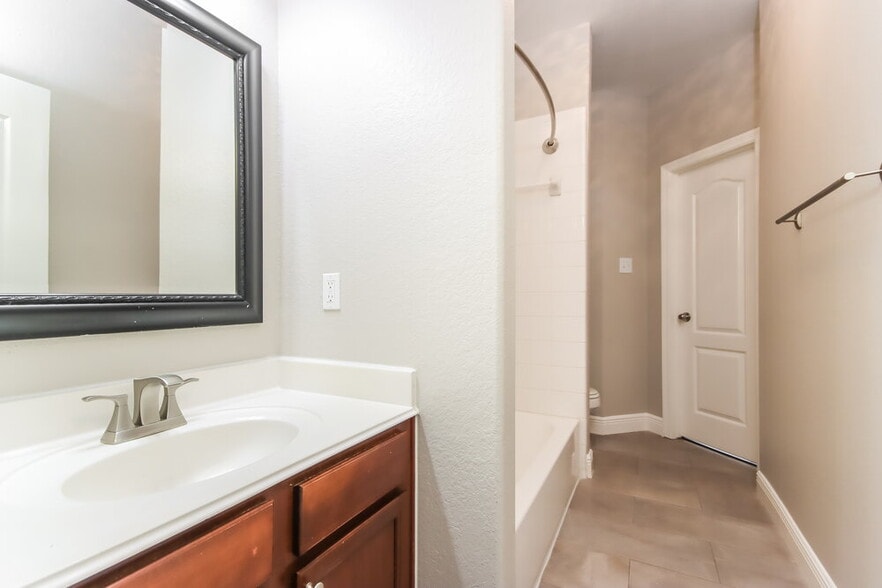 Building Photo - 21620 Hackamore Ct