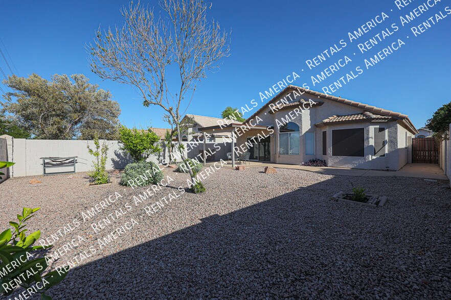 Building Photo - 1044 W Todd Dr
