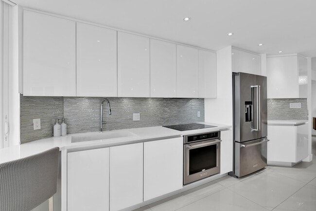 Building Photo - 550 S Ocean Blvd