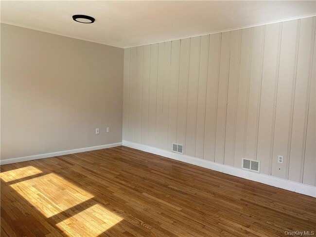 Building Photo - 18 Mountain Rd