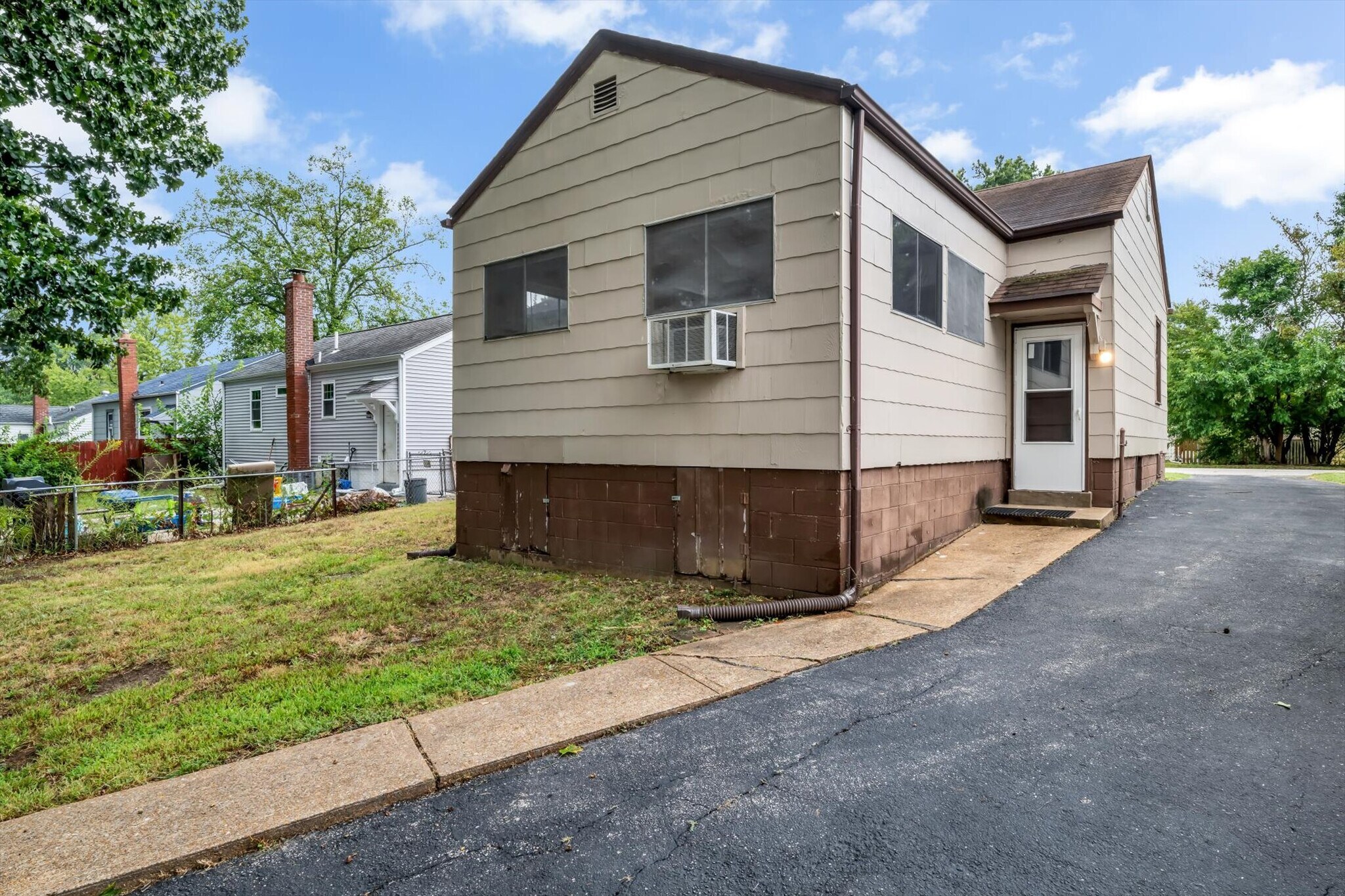 Building Photo - 8593 Engler ave