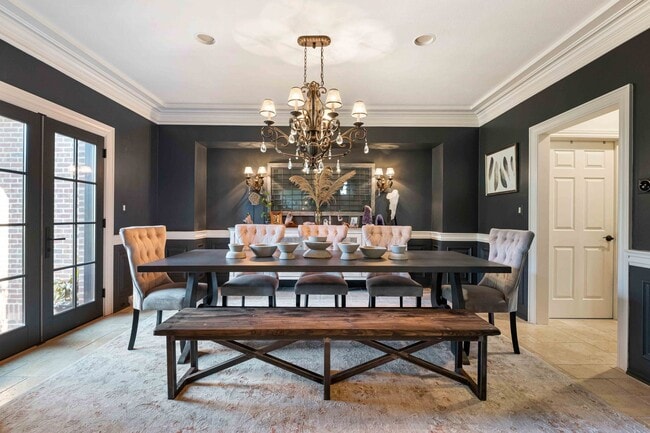 Building Photo - Fully-Furnished Luxurious Home in Nevillewood