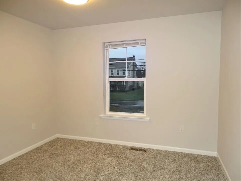 Building Photo - 5 Cobblestone Ct