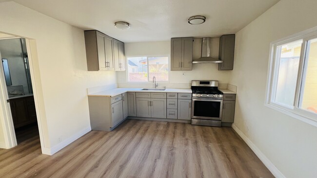Primary Photo - 43rd Pl. & Menlo Ave. Apartments