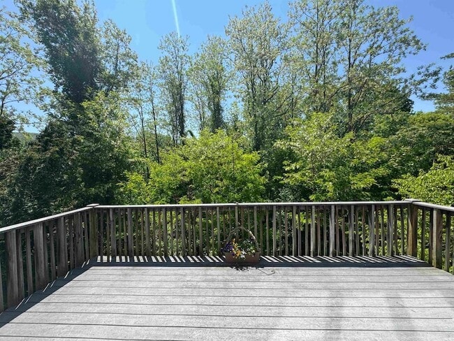 Building Photo - 524 Equinox on The Battenkill