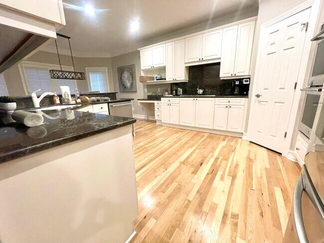 Building Photo - 3362 Mathieson Dr NE