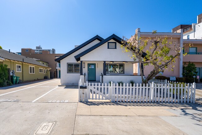 Building Photo - 4062 Goldfinch St