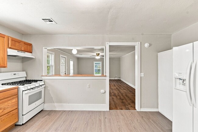 Building Photo - 707 N Gertrude Ave