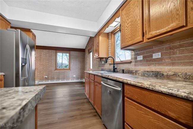 Building Photo - 3863 Wiltshire Rd