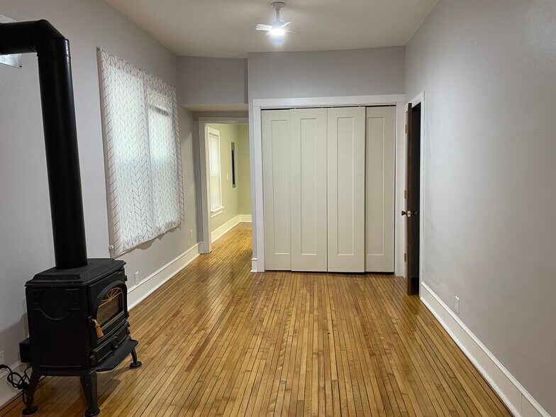 Dining room - 220 S 61st Ave W