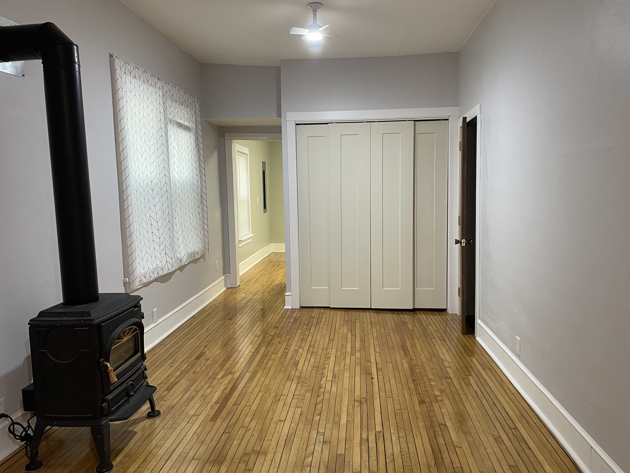 Dining room - 220 S 61st Ave W