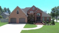Building Photo - Beautiful 5-bed/3-bath home with covered patio