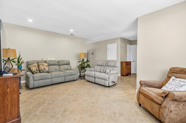 Building Photo - 1115 Sayles Ct