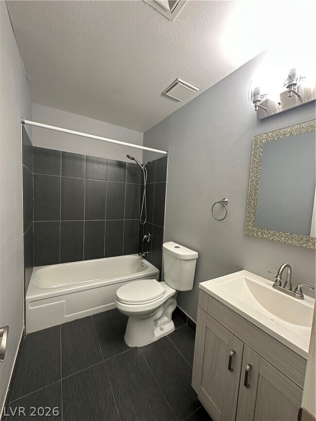 Building Photo - 3955 Redwood St