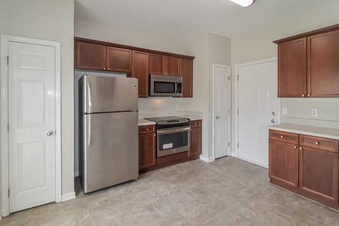 Building Photo - 449 Park Lake Dr