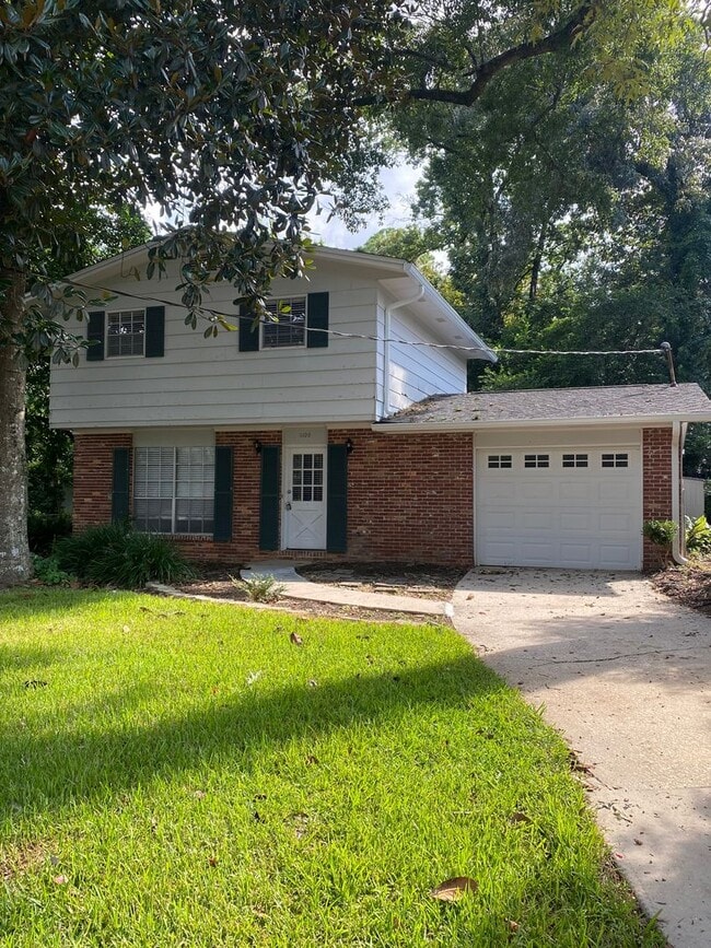 Building Photo - Intown Home
