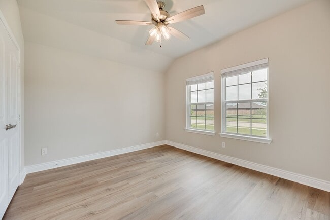 Building Photo - Contemporary Comfort Awaits in Greenville, TX