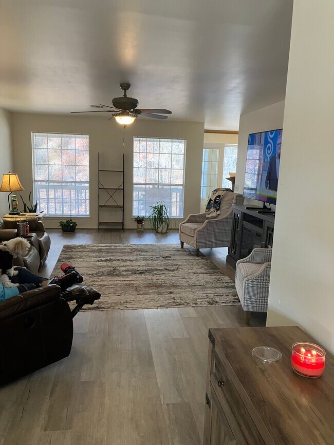 Building Photo - 8675 Golf Creek Dr