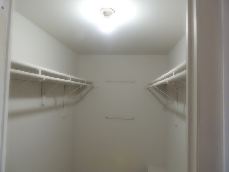 Building Photo - 4600 Duke St