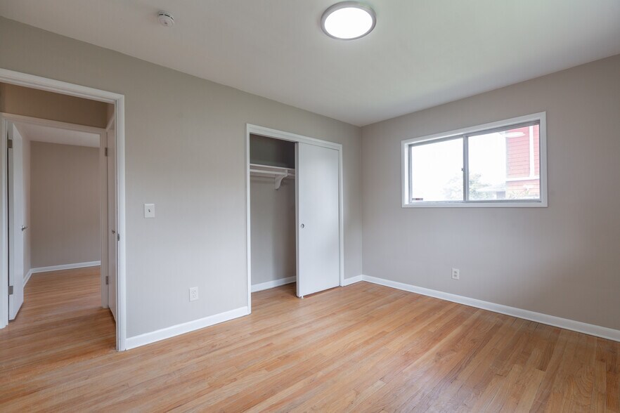 Building Photo - 3728 SE 49th Ave