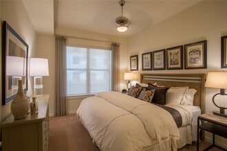 Building Photo - 500 Crawford St