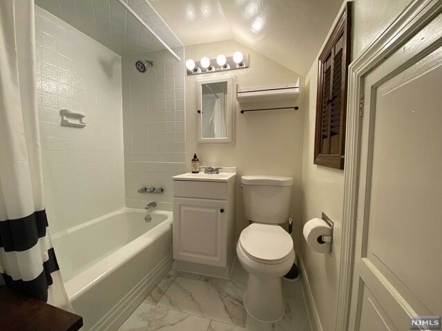 Building Photo - 11 Hobart Pl