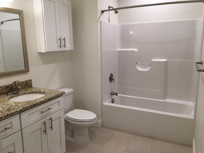 Building Photo - 875 Elm St