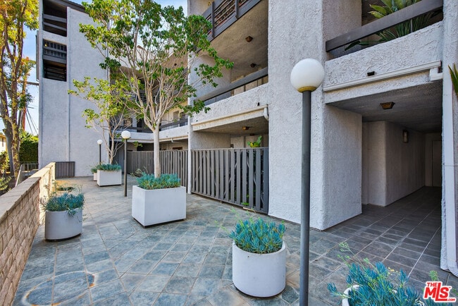 Building Photo - 1920 Pandora Ave