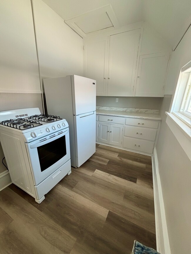 Building Photo - Duplex