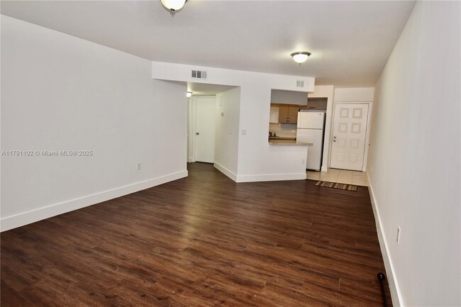 Building Photo - 8333 Lake Dr