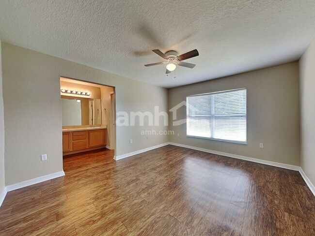 Building Photo - 6925 Krenson Oaks St