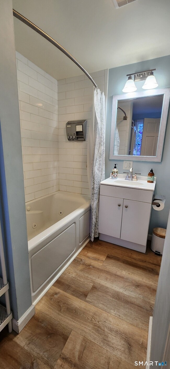 Building Photo - 1555 Byam Rd